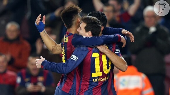 Neymar comemorou com Lionel Messi o gol marcado pelo argentino