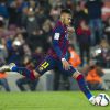Neymar perde pênalti e Lionel Messi passa mal em campo em jogo do Barcelona