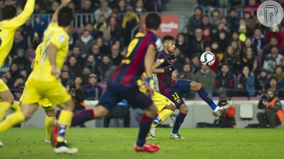 Neymar foi muito perseguido em campo no jogo do Barcelona contra o Villarreal