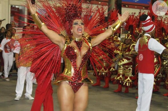 Em 2015, Viviane Araújo completa 20 anos desfilando no Carnaval. Ela é rainha de bateria da Mancha Verde em São Paulo e Salgueiro no Rio de Janeiro