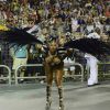 Camila Silva, par romântico de Cauã Reymond na série 'Dois Irmãos', sensualiza durante desfile da escola de samba Vai-Vai em São Paulo
