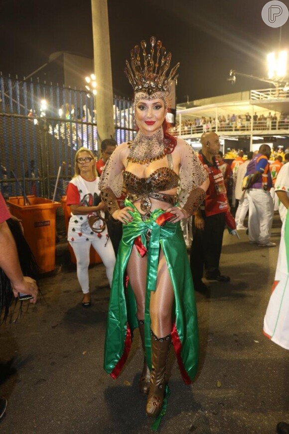 Josie Pessôa fala do fim de 'Império' após desfilar no Carnaval do Rio, nesta segunda-feira, 16 de fevereiro de 2015