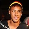 Neymar se fantasia de Quico na festa do cantor Thiaguinho