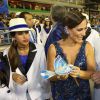 Gloria Pires desfilou com as filhas Antonia e Ana e o marido, Orlando, no desfile da Portela, na noite desta segunda-feira (16 de fevereiro de 2015)