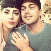 Lady Gaga ganha anel de noivado de R$ 1,5 milhão de Taylor Kinney