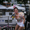 Na terça-feira de Carnaval, Mari Antunes apostou na fantasia de boneca para comandar a folia no Circuito Ondina/Barra