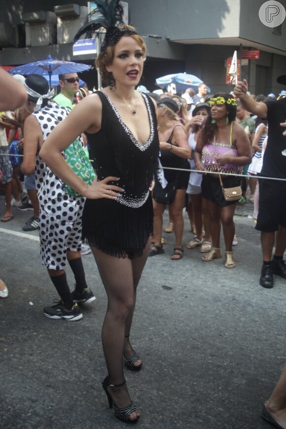 Leandra Leal, foliã assumida, usou uma fantasia de melindrosa no desfile do Cordão do Bola Preta, no Rio