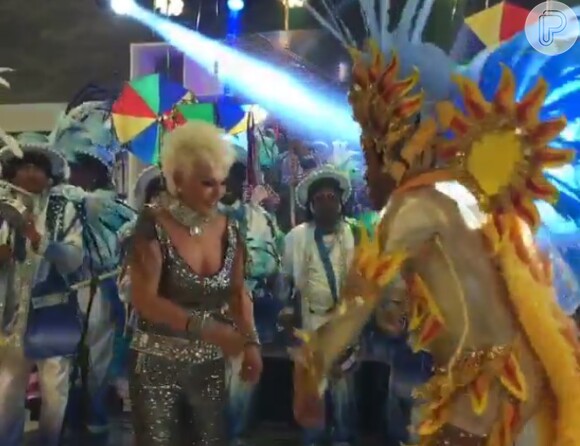 Ana Maria Braga apresentou o 'Mais Você' fantasiada e entrou na onda do Carnaval