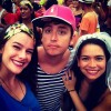 Namorados, Mariana Molina e Wagner Santisteban também se jogaram nos blocos do Rio vestindo fantasias coloridas