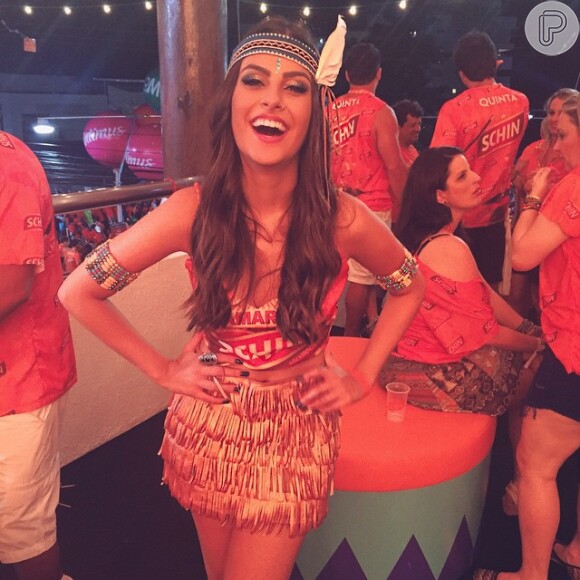 A atriz Nathália Cardoso curtiu o agito do Carnaval de Salvador fantasiada de índia moderna
