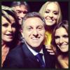 Luciano Huck posa com apresentadores da Globo na festa 'Vem Aí'