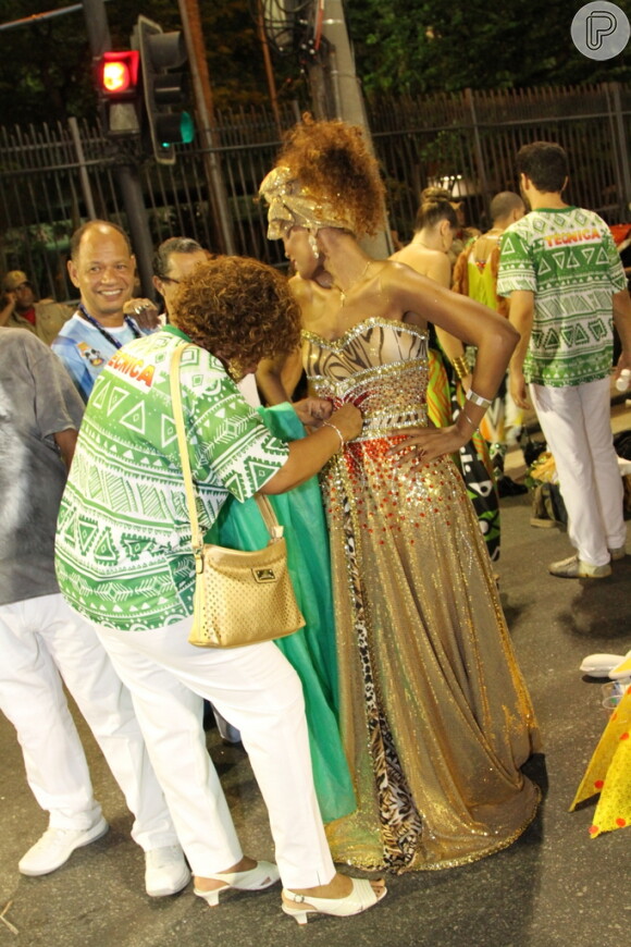 Isabel Fillardis recebe útlimos retoques antes de desfilar pela Imperatriz na Sapucaí, no Desfile das Campeãs, no Rio