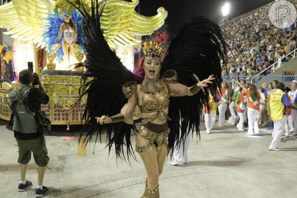 Josie Pessôa quer continuar na Grande Rio em 2016: 'Uma vez na avenida, sempre na avenida'. Atriz participou do Desfile das Campeãs na Sapucaí, no Rio