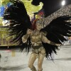 Josie Pessôa desfilou como destaque da Grande Rio no Carnaval 2015