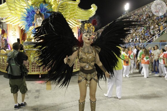 Josie Pessôa quer continuar na Grande Rio em 2016 e avisou ao presidente da agremiação sobre seu desejo de se manter na escola de samba carioca: 'Uma vez na avenida, sempre na avenida'