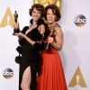 Dana Perry e Ellen Goosenberg Kent exibem Oscar de Melhor Documentário em Curta-Metragem de 'Crisis Hotline: Veterans Press 1'
