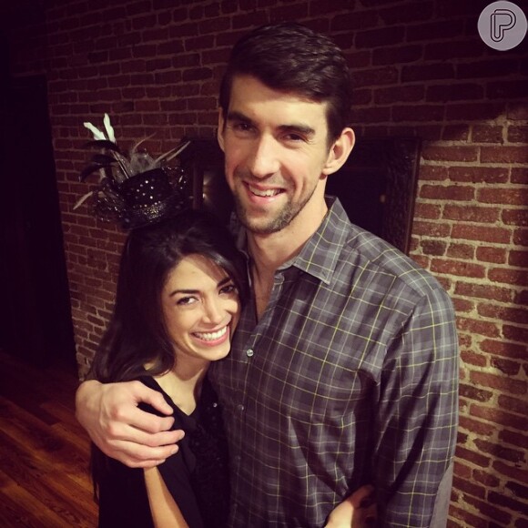 Michael Phelps deixou as polêmicas para trás e pediu Nicole Johnson em casamento