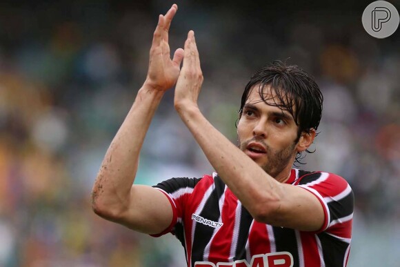 Kaká contou que cinco curiosidades e disse que pulou o muro pafazer uma prova e assim poder jogar futebol