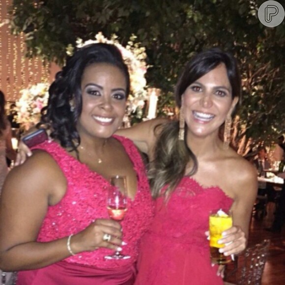 A promoter carol Sampaio estava entre os convidados da festa de casamento de Thiaguinho e Fernanda Souza