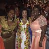 'Tias do Thiaguinho e muito fãs do Esquenta!!! Maravilhosas e animadíssimas!!!!', comemorou Regina Casé, no casamento do cantor com Fernanda Souza