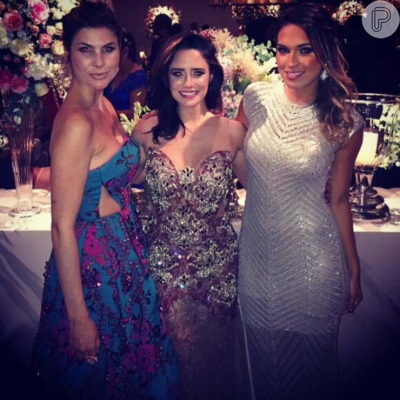 Julia Faria, Fernanda Vasconcellos e Talitha Morete capricharam nos looks para o casamento de Fernanda Souza e Thiaguinho