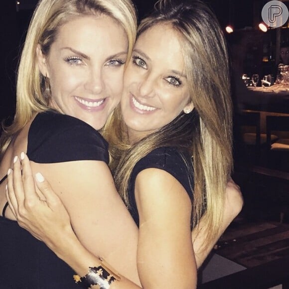 Ana Hickmann posa com Ticiane Pinheiro em sua festa de aniversário de 34 anos: 'Minha amiga linda'