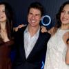 Tom Cruise posa com Olga Kurylenko e Andrea Riseborough durante a preimière brasileira de 'Oblivion'