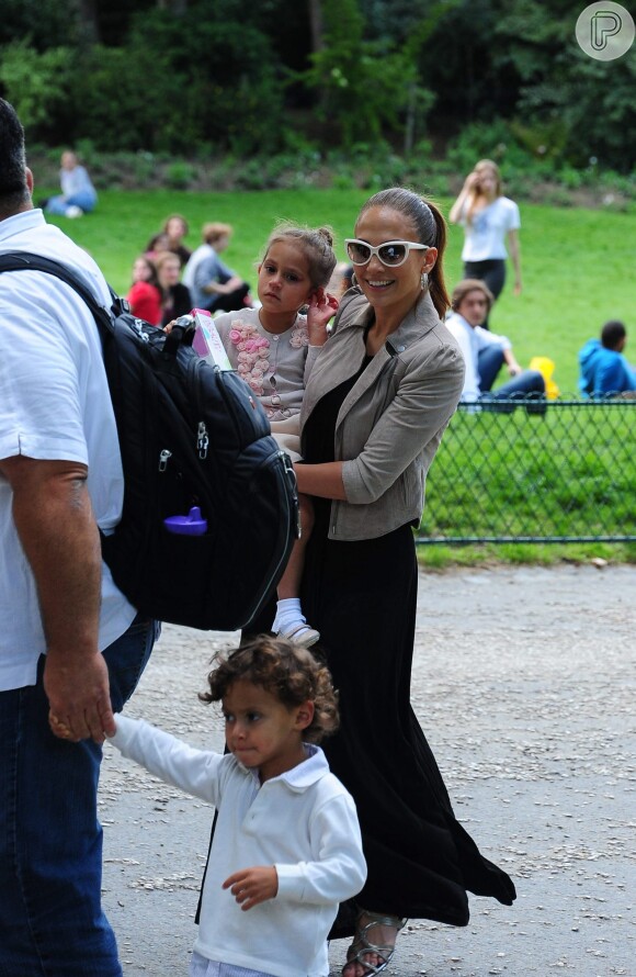 Jennifer Lopez é mãe do casal de gêmeos Max e Emme, de 7 anos