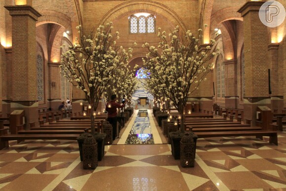 Decoração do casamento Rick na Basílica de Nossa Senhora Aparecida, no interior de São Paulo
