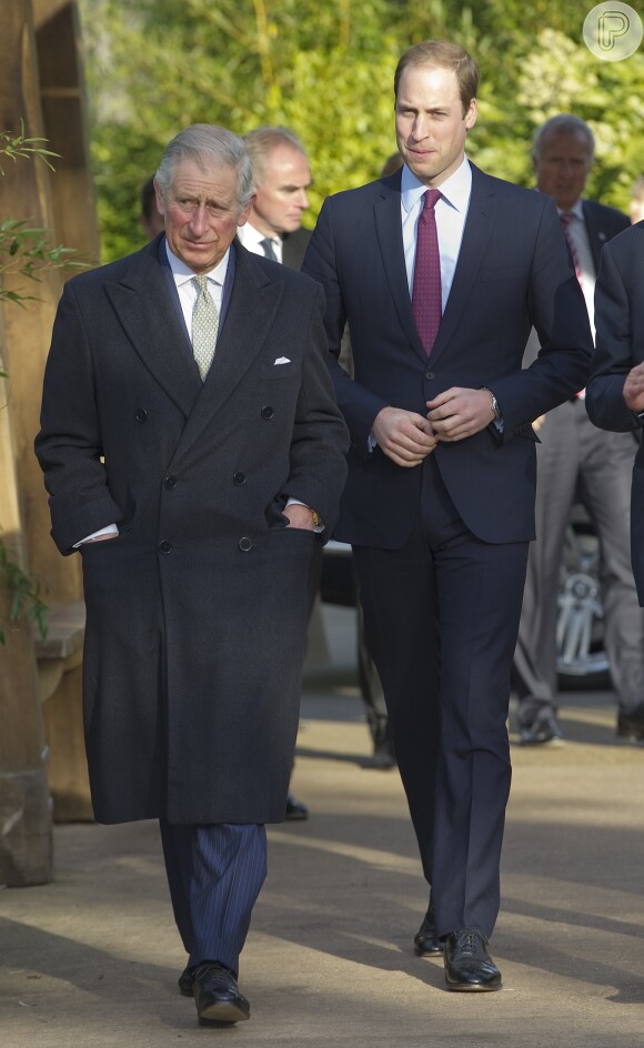 Príncipe William tem ficado bastante com a família de Kate Middleton e, com isso, tem afastado o príncipe Charles do único neto, George