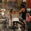 Cauã Reymond passeou com a filha, Sofia, e uma amiguinha por um shopping em São Conrado, na Zona Sul do Rio, na tarde deste sábado, 7 de março de 2015. Atencioso, Cauã comprou sorvete para as meninas e brincou de balançá-las pelos braços