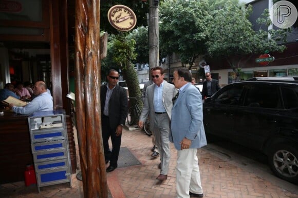 Arnold Schwarzenegger chegou ao local no início da tarde