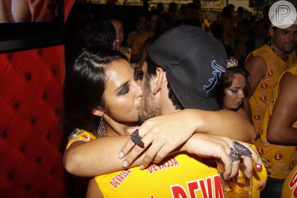 Bruno Gissoni e Yanna Lavigne foram ao camarote da Devassa no Carnaval do Rio