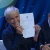 Xuxa assinou contrato de três anos com a Record. A saída da Globo ainda repercute entre as pessoas pessoas da apresentadora, como o ex-executivo da emissora Boni. O profissional foi um dos responsáveis pela ida de Xuxa para a 'Vênus Platinada'