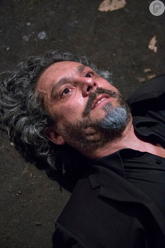 José Alfredo (Alexandre Nero) leva tiro de José Pedro (Caio Blat), no último capítulo da novela 'Império', nexta sexta-feira, 13 de março de 2015