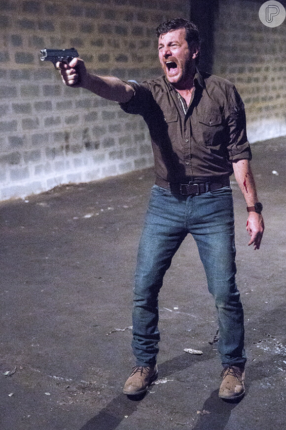 Josué (Roberto Bririndelli) atira em Silviano (Othon Bastos), na novela 'Império'