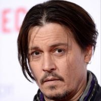 Johnny Depp machuca a mão ao filmar 'Piratas do Caribe' e passará por cirurgia