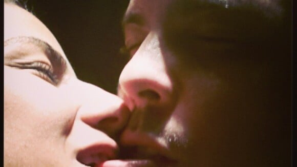 Ronaldo publica foto recebendo mordida no lábio de Paula Morais: 'Isso é amor'