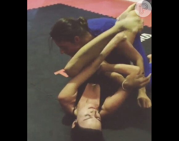 Thaila Ayala compartilhou um vídeo no qual aparece fazendo aula de artes marciais