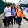 Deborah Secco e o namorado, Hugo Moura, chegaram de mãos dadas ao Rio de Janeiro
