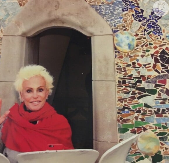 Ana Maria Braga posa na Espanha no Instagram e legenda: 'Direto da Jamel's da Casa de Batlló by Gaudí em Barcelona . Lindo'