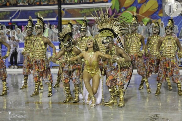 Juliana Paes usou no desfile da Viradouro uma fantasia avaliada em R$ 20 mil