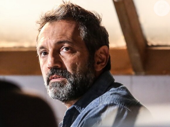Pedro (Jayme Matarazzo) é apresentado a Miguel (Domingos Montagner) como novo integrante do seu grupo de pesquisa, na novela 'Sete Vidas'