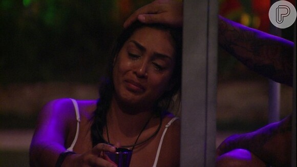 'BBB15': Amanda chora ao falar com Fernando. 'Estou feliz com tão pouco'