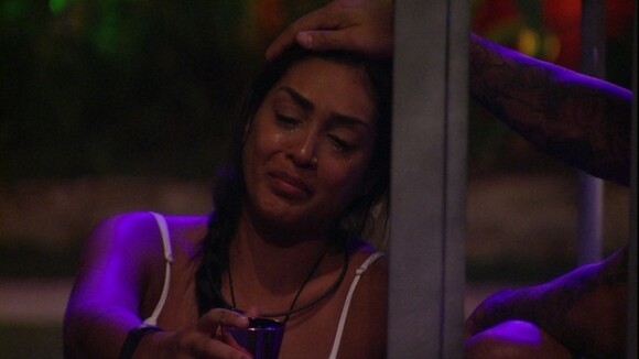 'BBB15': Amanda chora ao falar com Fernando. 'Estou feliz com tão pouco'