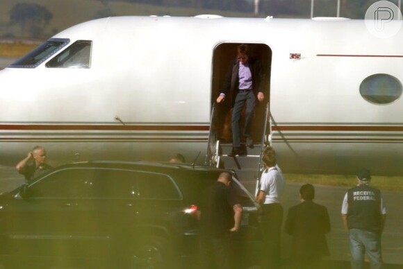 Paul McCartney desembarca no Brasil, em 3 de abril de 2013
