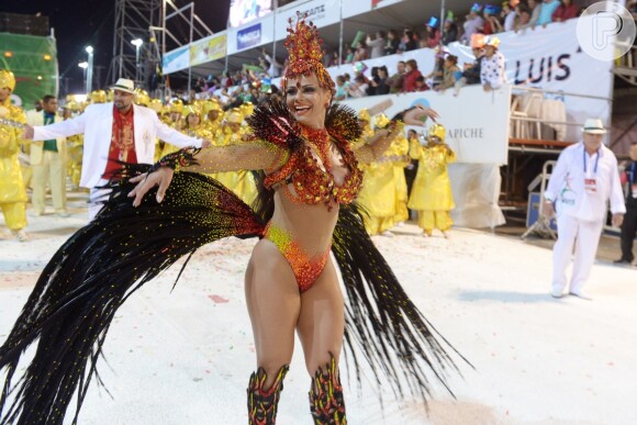 Viviane Araújo brilhou no Carnaval de San Luis, na Argentina