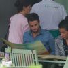 Rafael Licks e Talita Araújo foram flagrados em clima de romance durante almoço em restaurante no Rio de Janeiro