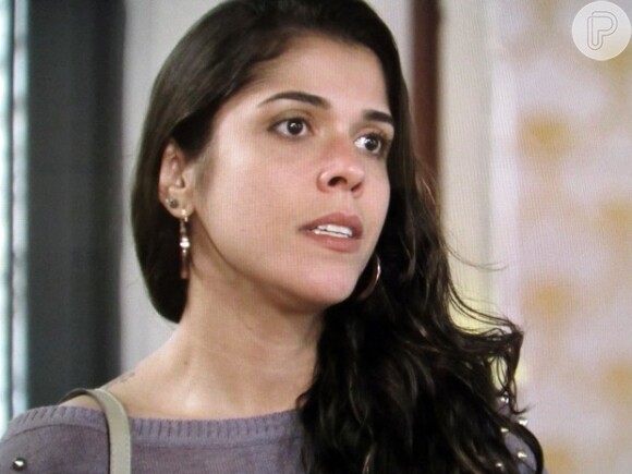Nildes (Maria Carol) procura Laura (Nathalia Dill) e lhe entrega a confissão de Gustavo (Guilherme Leicam) gravada, na novela 'Alto Astral'