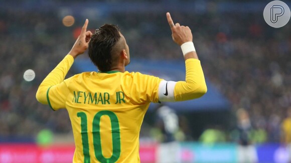 Neymar marca gol em vitória de virada do Brasil sobre a França, em Paris